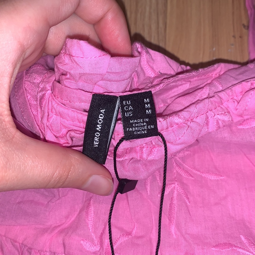 Vero Moda | pink floral embroidered tank top size medium - Picture 3 of 6